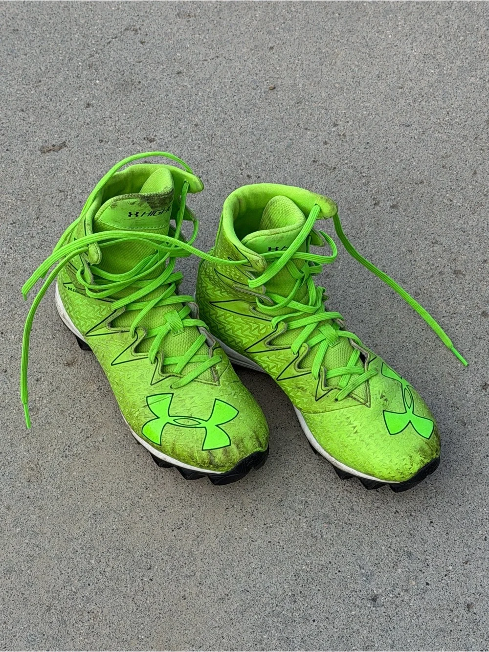 Under Armour Bright Green Youth Football Cleats - High-Top Sneakers size 5.5y